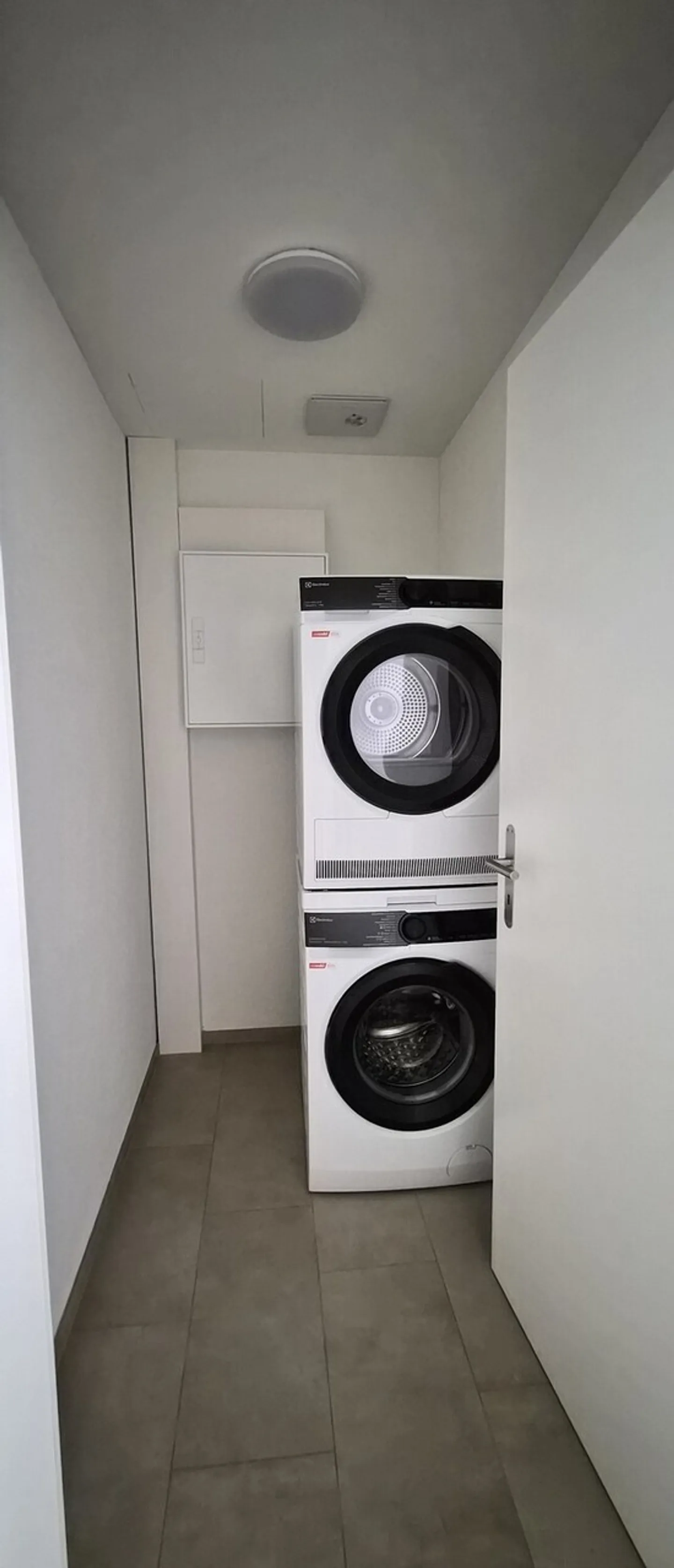 Modern 2.5-room apartment for rent in Zurich-Schwamendingen! - Photo 6 of 6