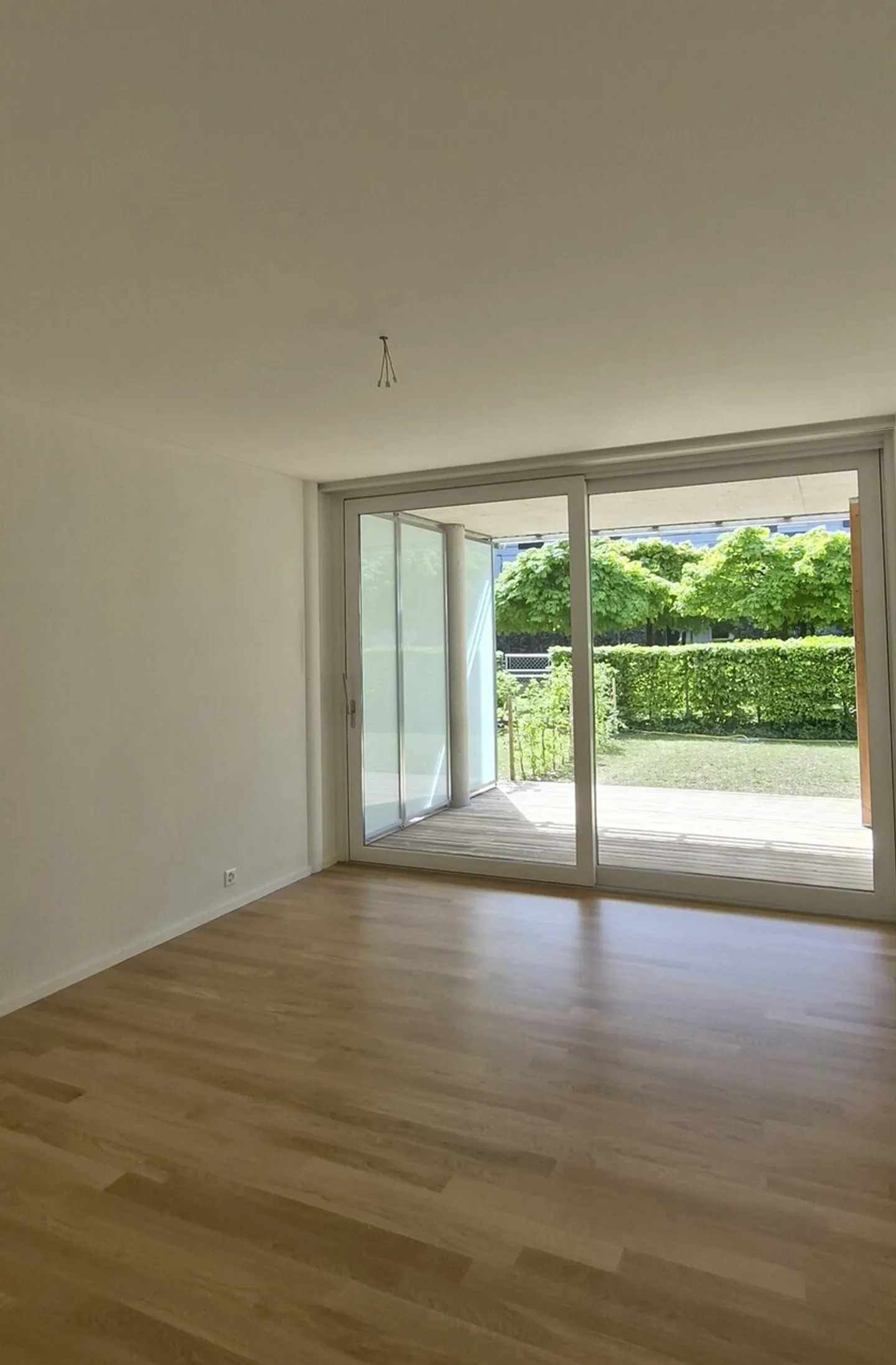 Modern 2.5-room apartment for rent in Zurich-Schwamendingen! - Photo 3 of 6