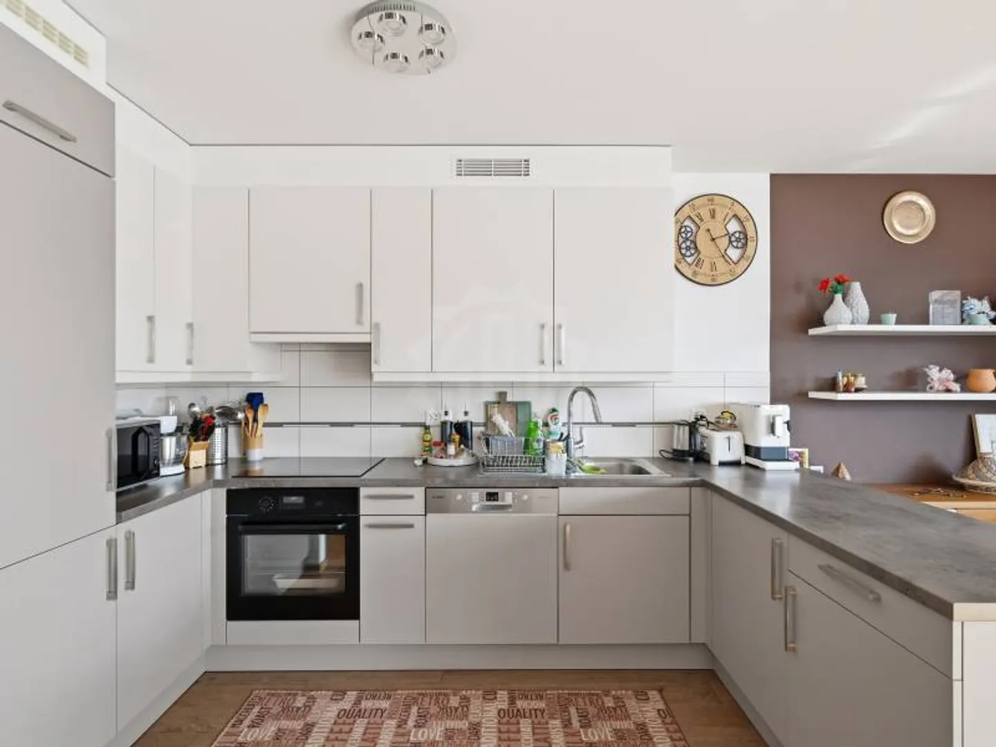 Appartement Charmant avec Vue sur le Rhône - Photo 2 sur 12