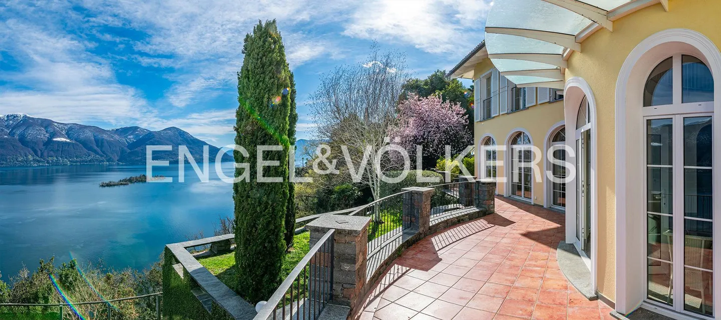 Stilvolle Villa mit Seeblick - Foto 1 von 18