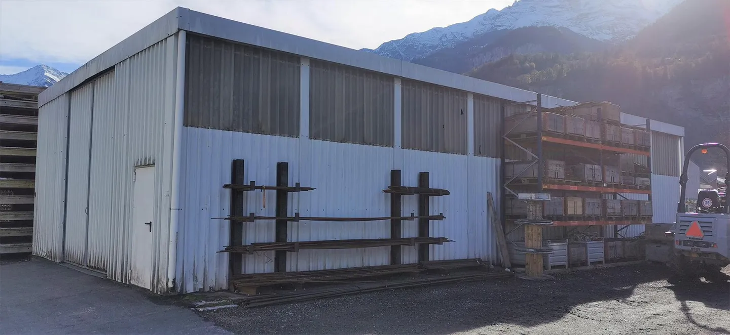 Geräumige Lagerhalle mit Strom - Foto 1 von 5
