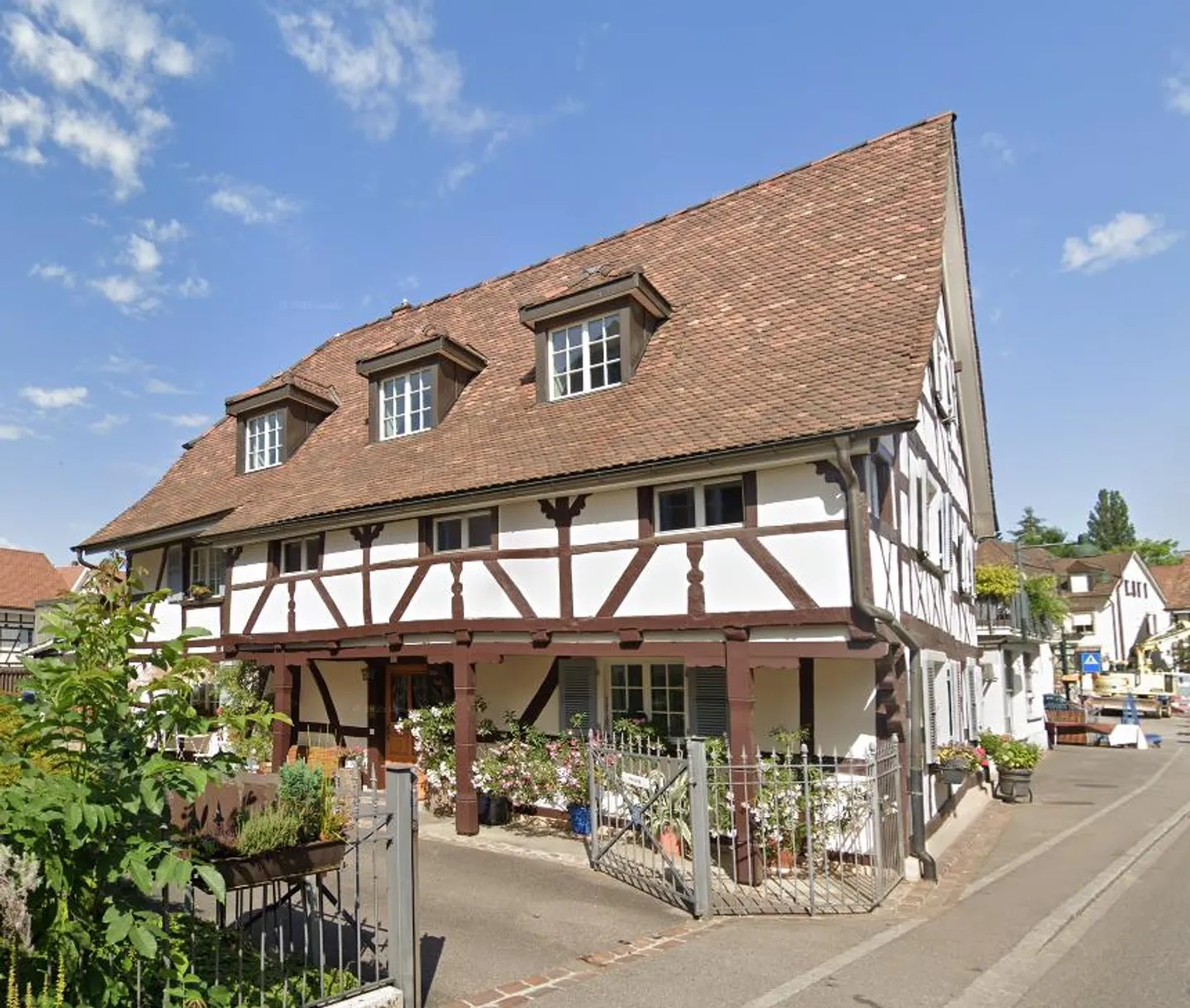Charmante Dachwohnung in Allschwil - Foto 1 von 6
