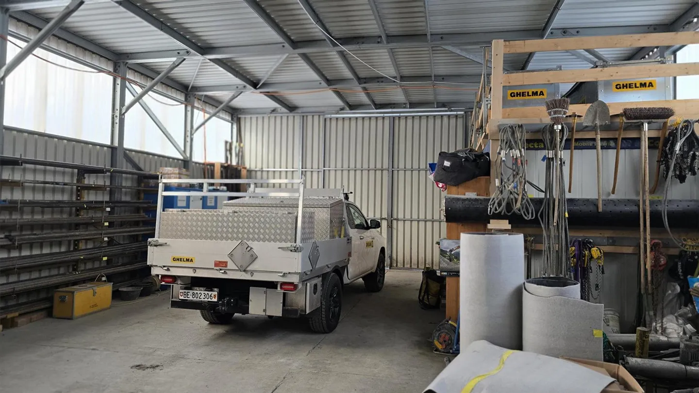 Geräumige Lagerhalle mit Strom - Foto 4 von 5