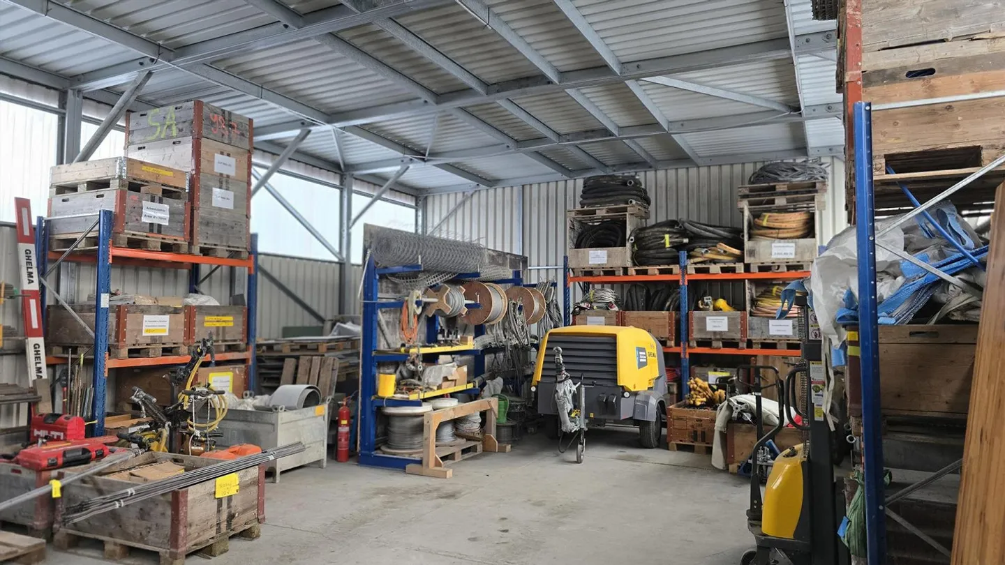 Geräumige Lagerhalle mit Strom - Foto 3 von 5