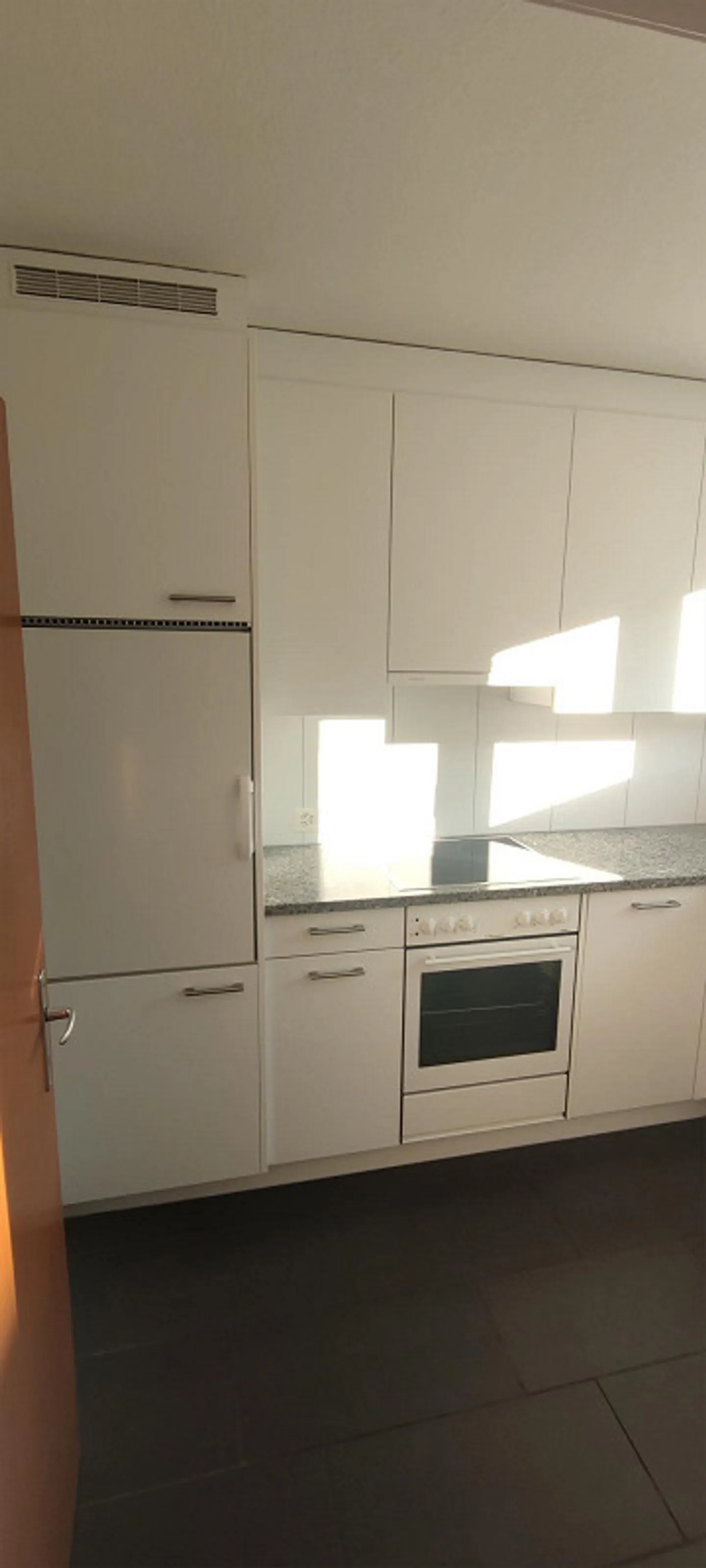 Spacious 2.5 Room Apartment with Balcony - Photo 2 of 6