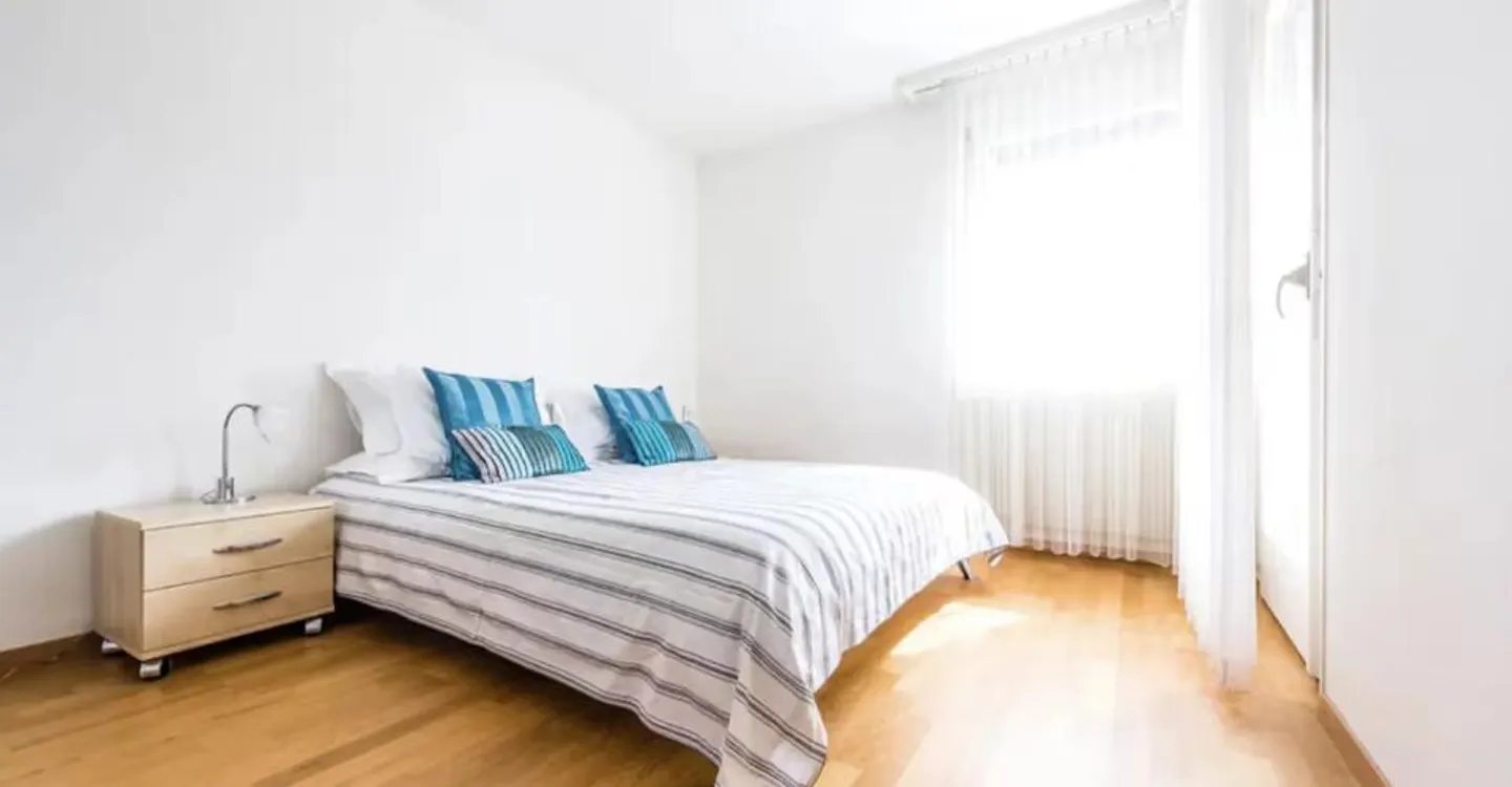 Wunderschöne möblierte Wohnung am Wasser, im Zentrum von Montreux - Foto 4 von 12