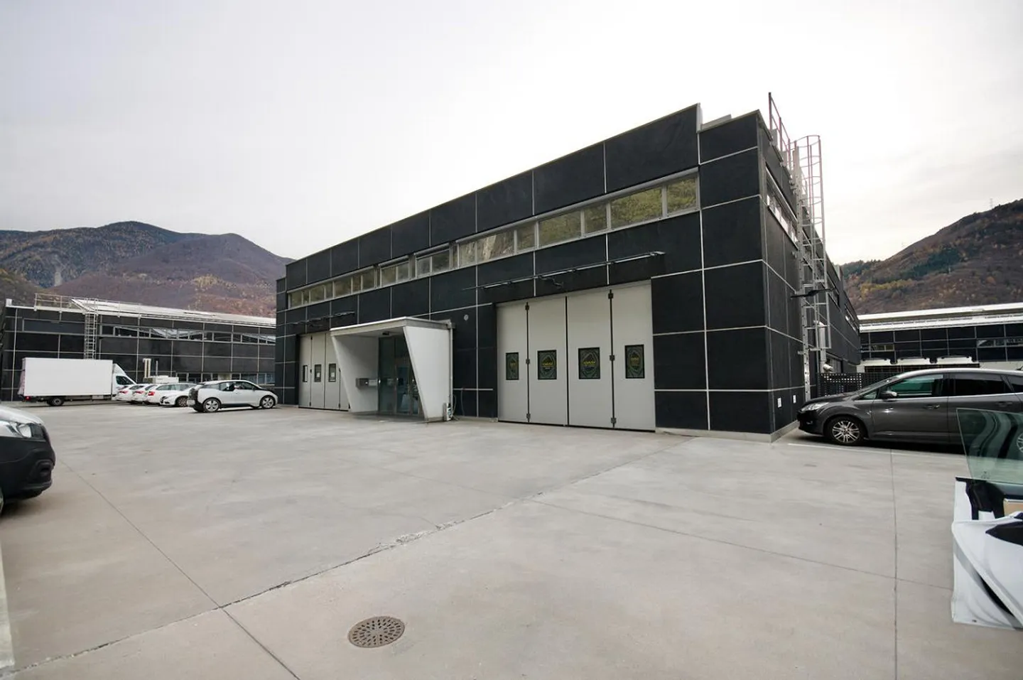 Espace Commercial de 338 m² avec 3 Bureaux dans une Zone Pratique à Castione - Photo 10 sur 11