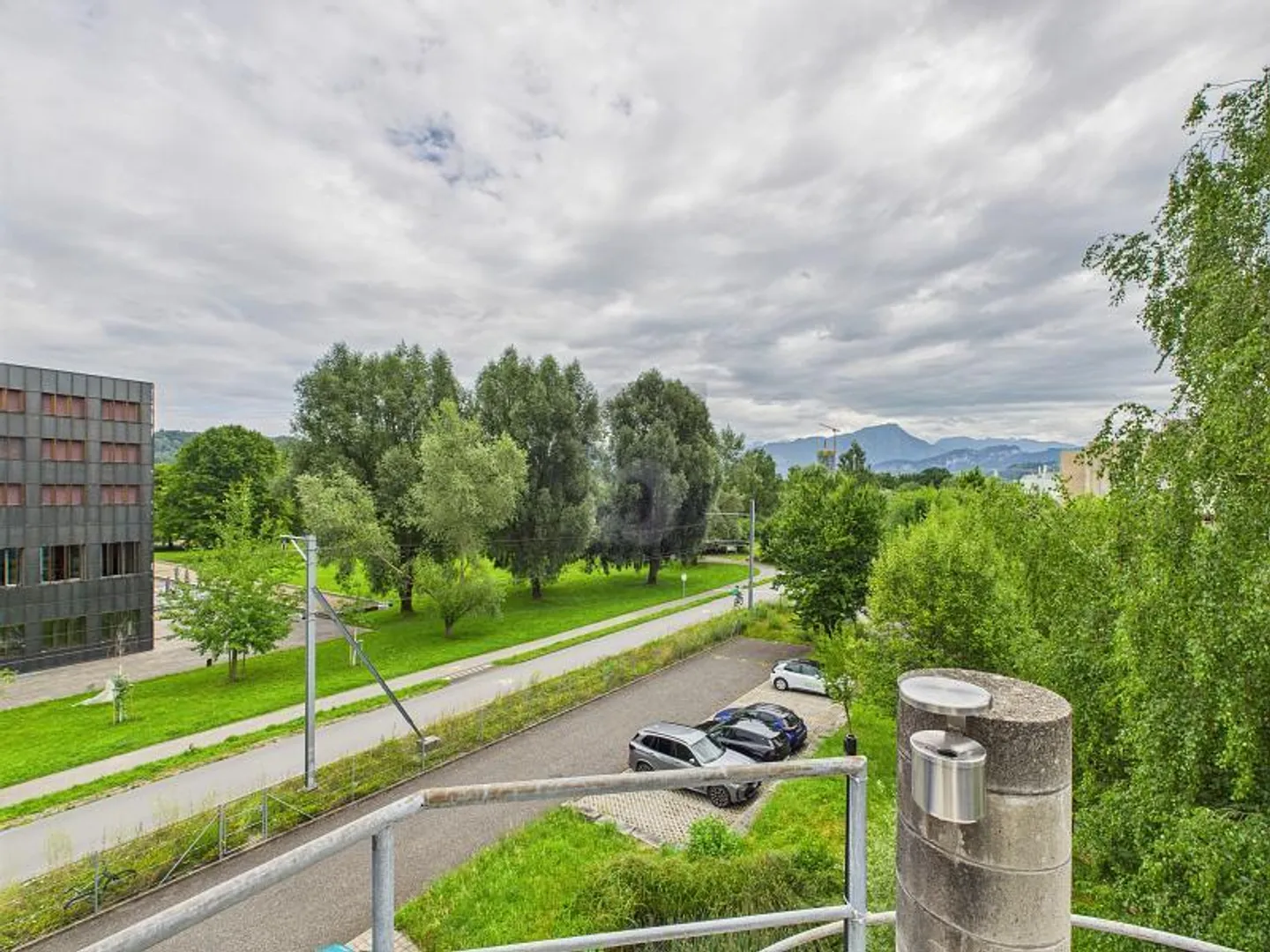 «AN DER AUTOBAHNAUSFAHRT ZENTRAL GELEGEN» - Foto 4 von 5