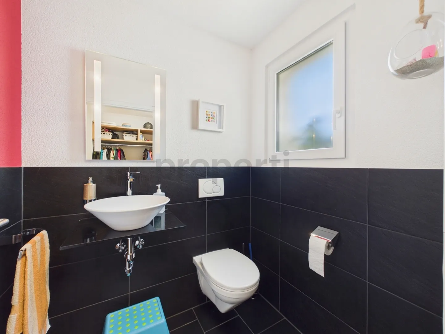 Casa unifamiliare indipendente del 2012: Riscaldamento a pavimento modulare, 5 camere da letto e giardino soleggiato - Foto 12 di 13