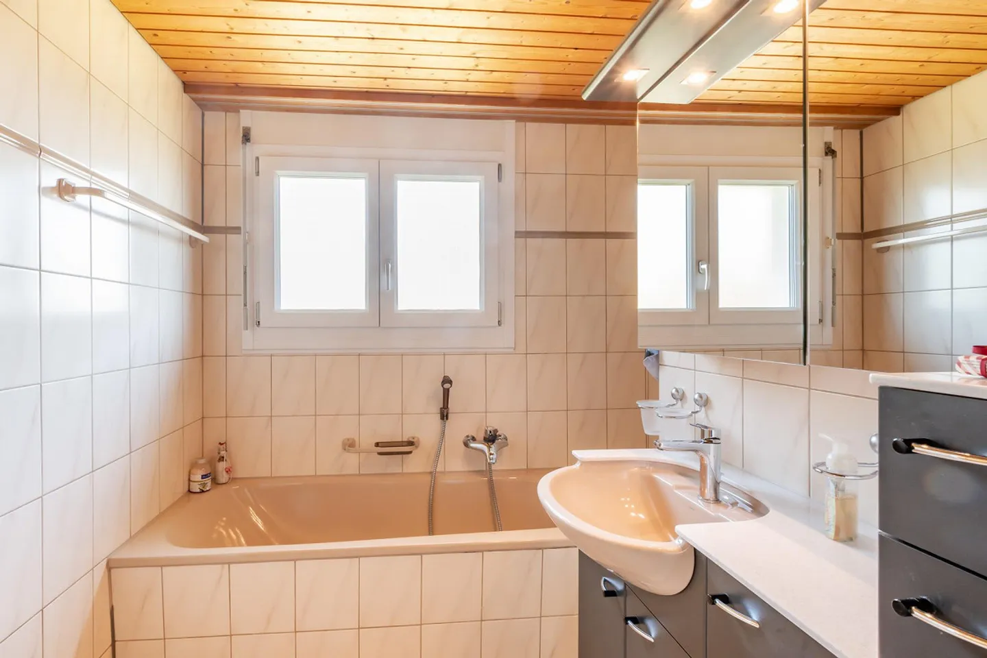 Wohnen mit rustikalem Charme und Blick ins Grüne - Foto 13 von 20