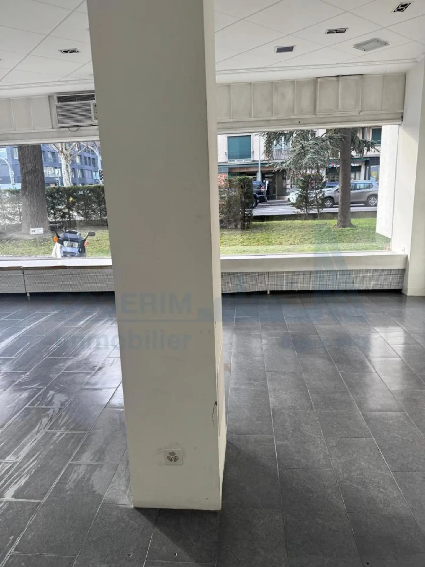 Spazio Commerciale Vicino alla Stazione - Foto 6 di 12