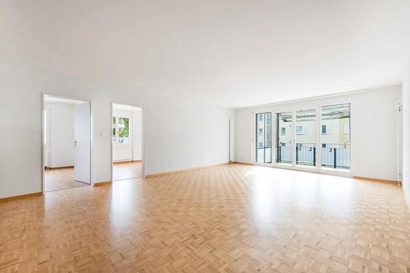 Apartment is looking for single - Photo 2 of 6