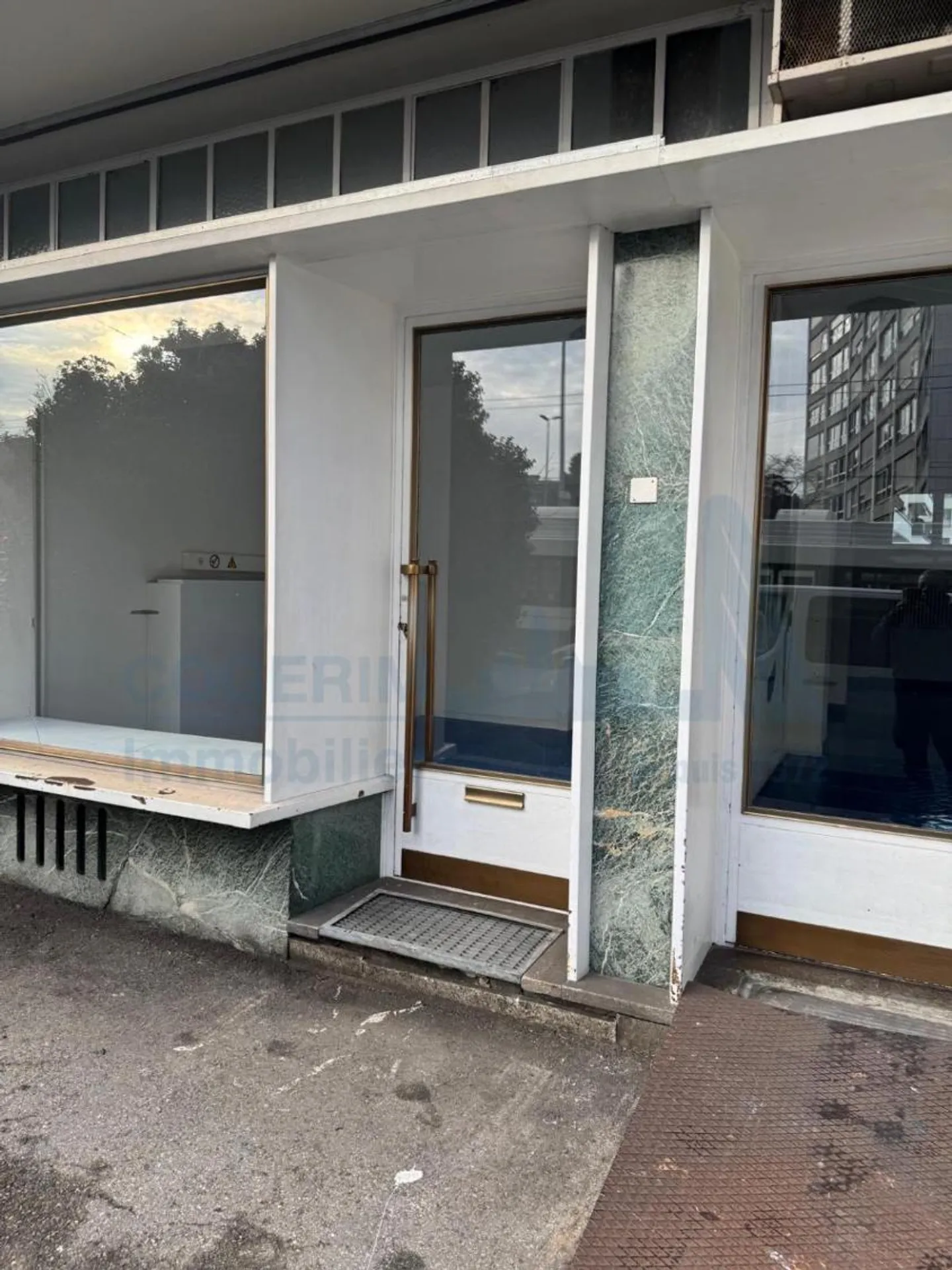 Spazio Commerciale Vicino alla Stazione - Foto 2 di 12