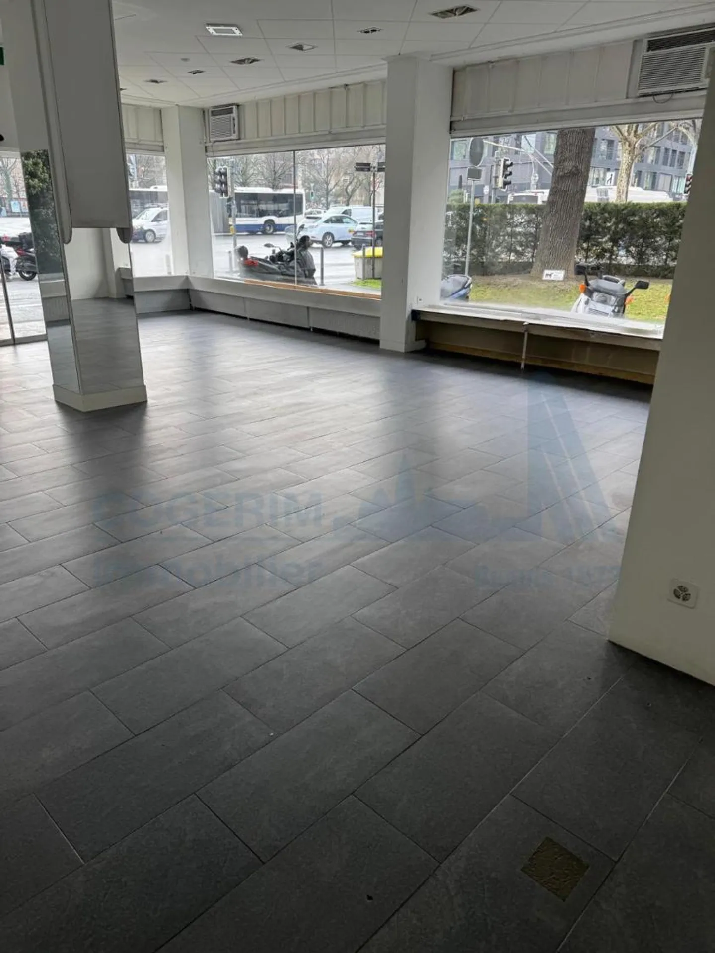 Spazio Commerciale Vicino alla Stazione - Foto 12 di 12