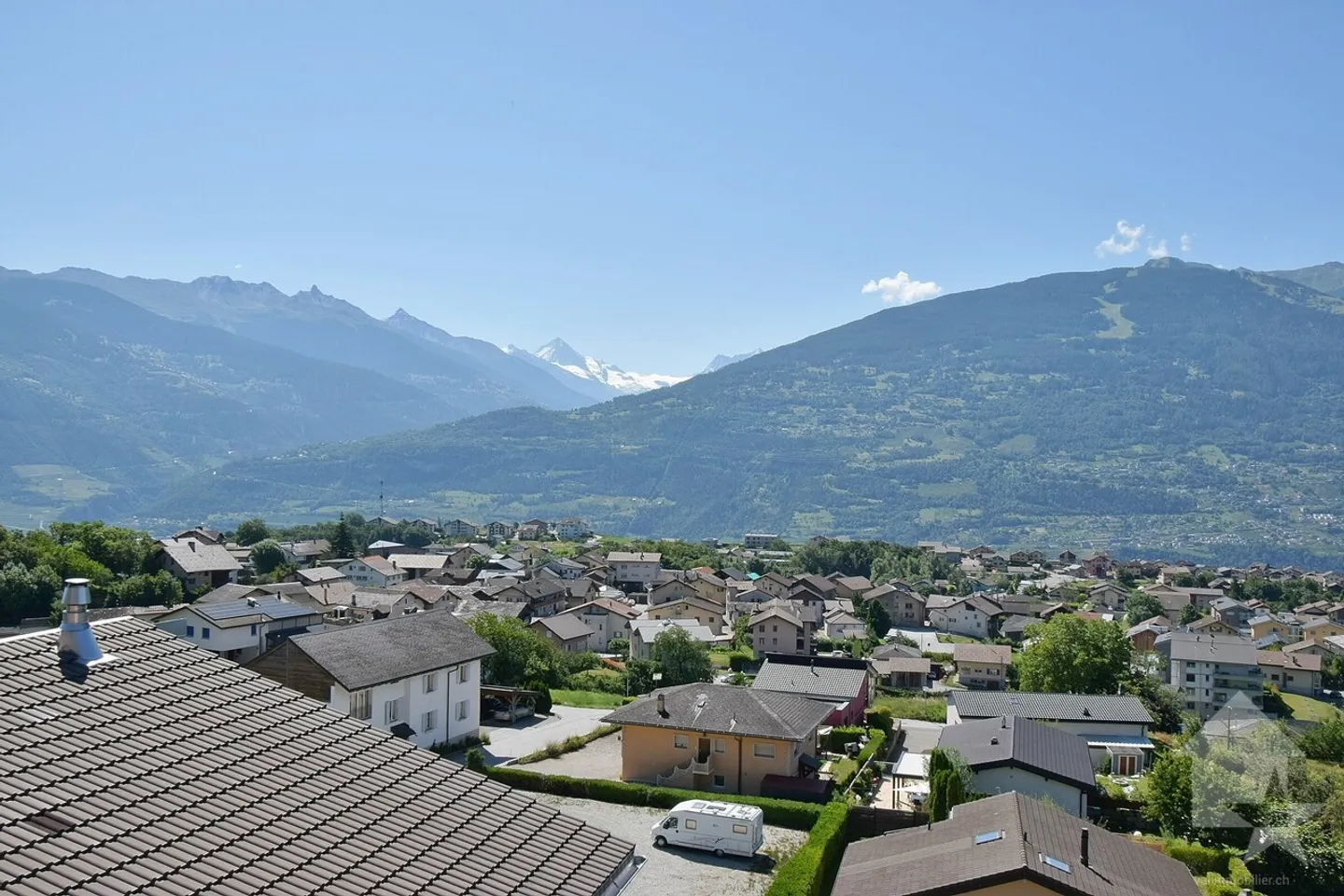 Edificio con 3 o 4 appartamenti, inclusa stalla e garage! - Foto 2 di 13