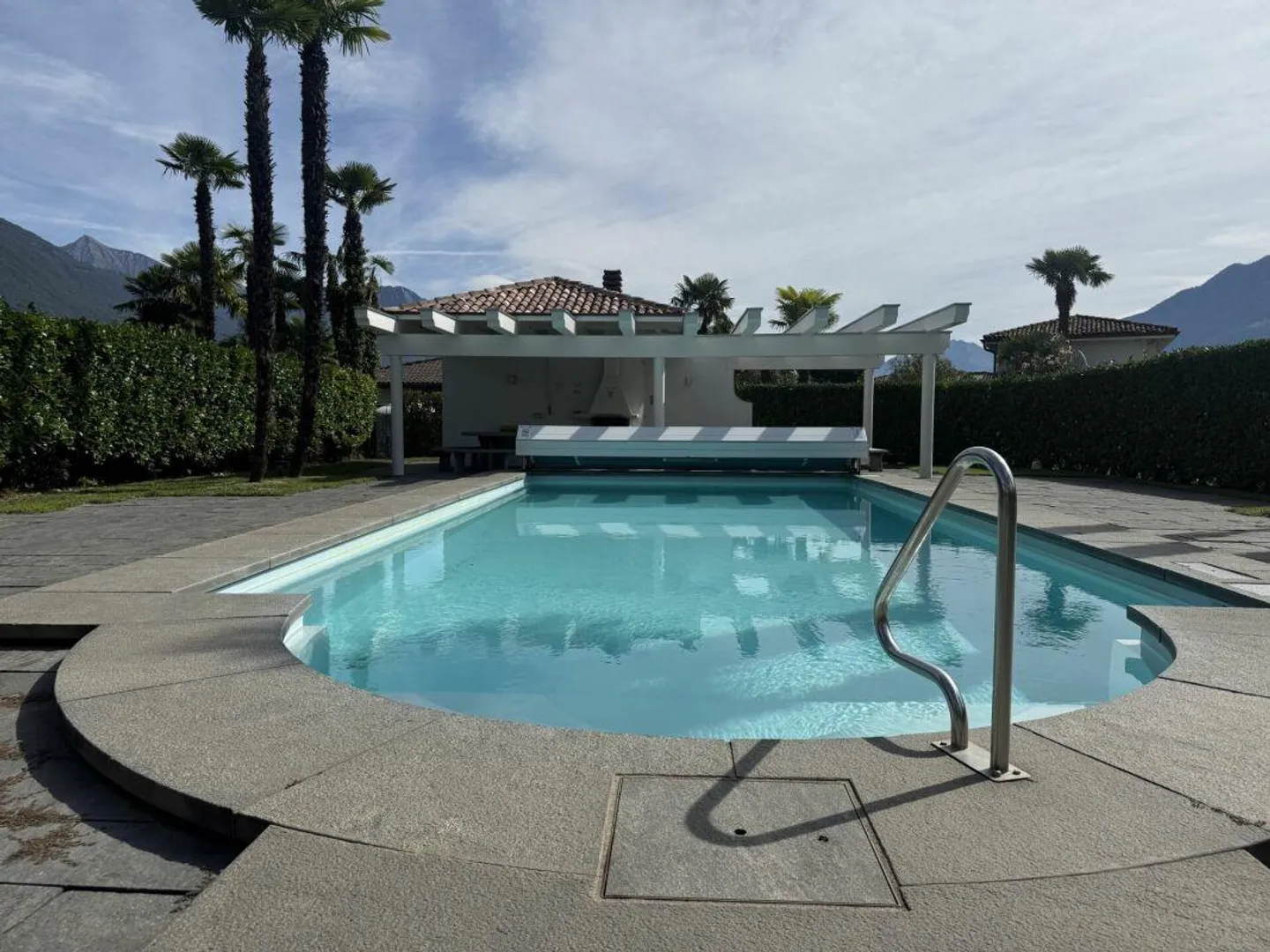 Attractive 2.5-room apartment with terrace and underground parking space -... - Photo 1 of 11