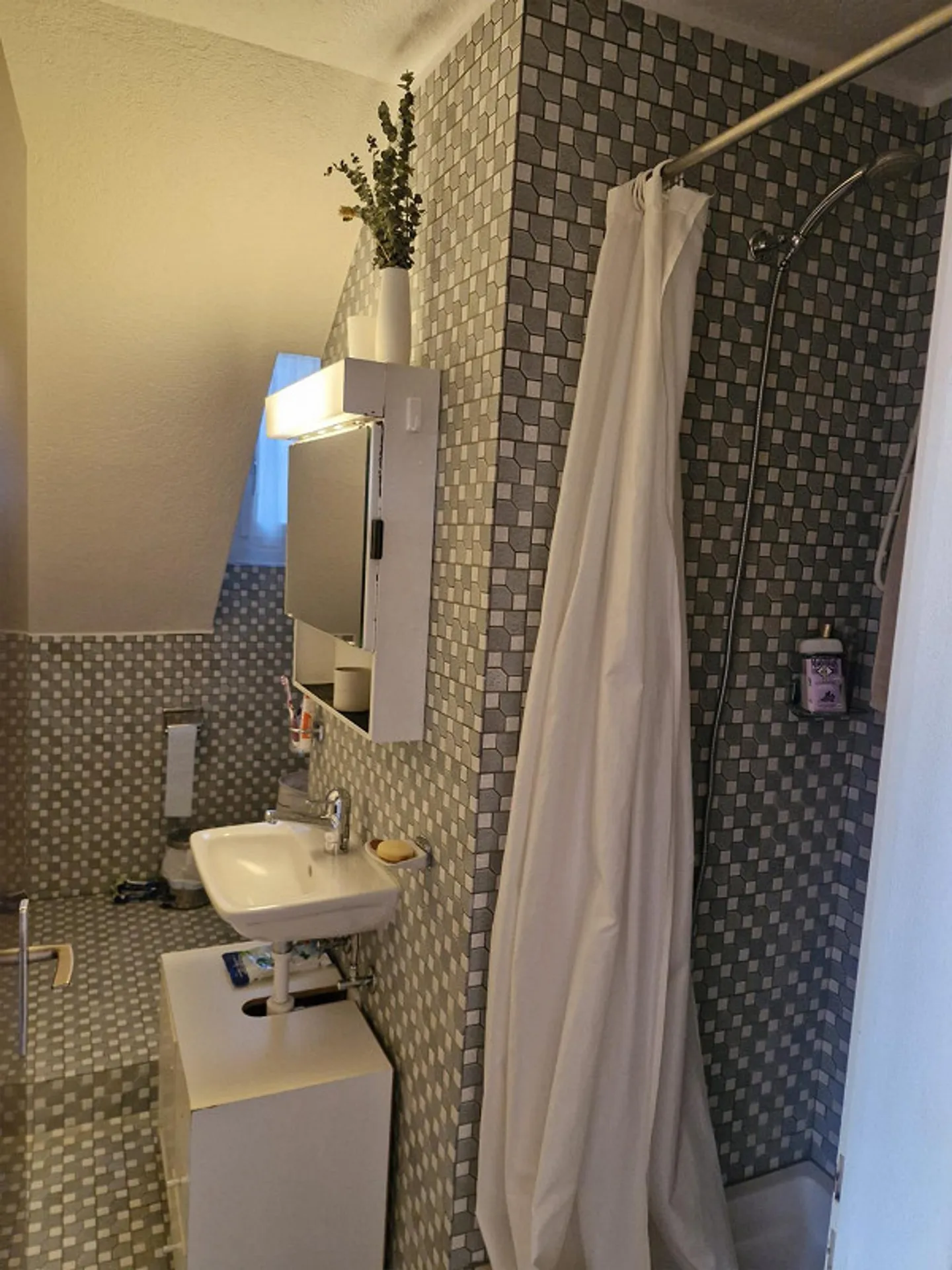 Charmante 2-Zimmer-Wohnung in Bienne - Foto 3 von 6