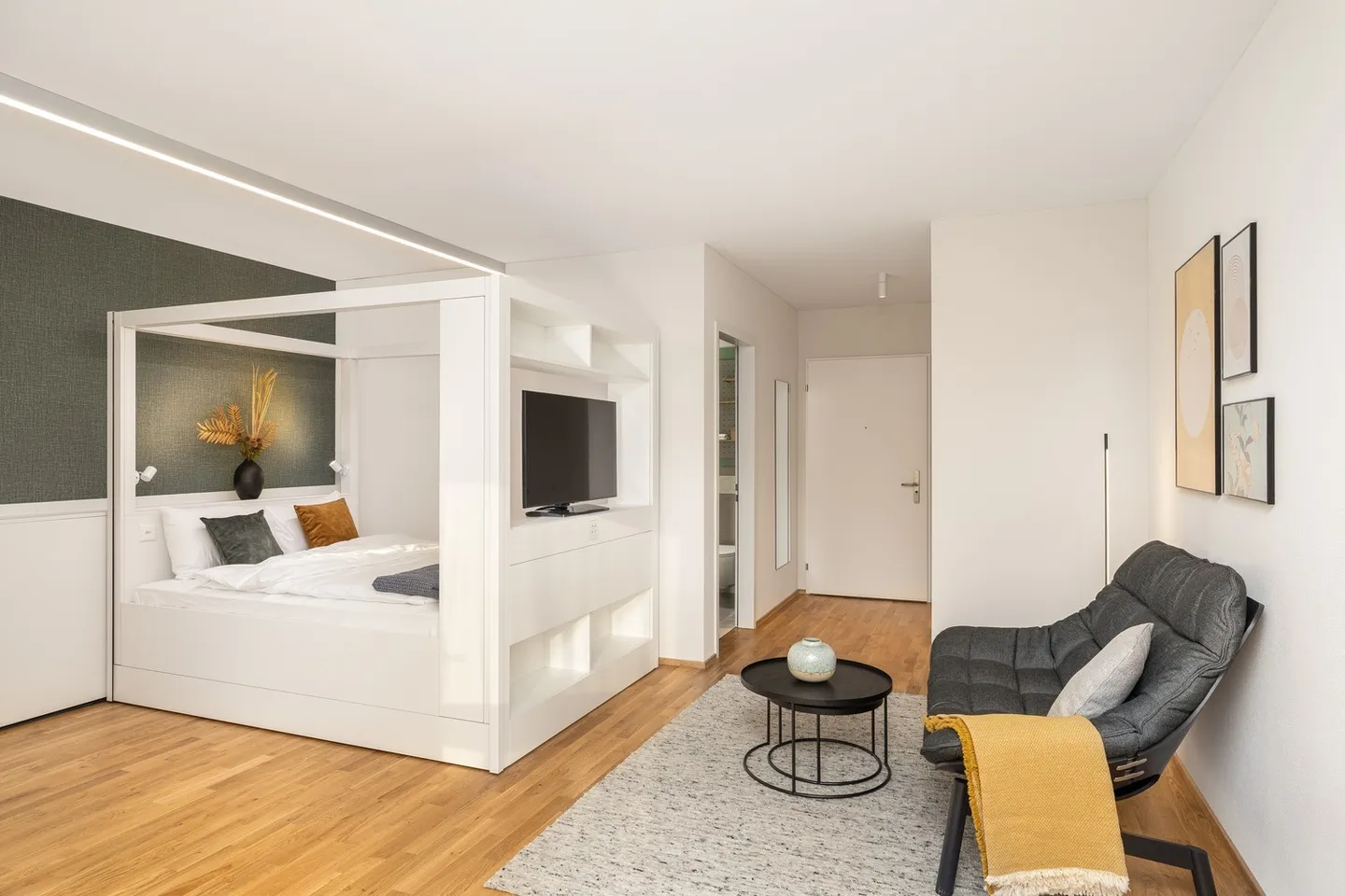 Furnished Apartment in Zurich - Photo 3 of 4