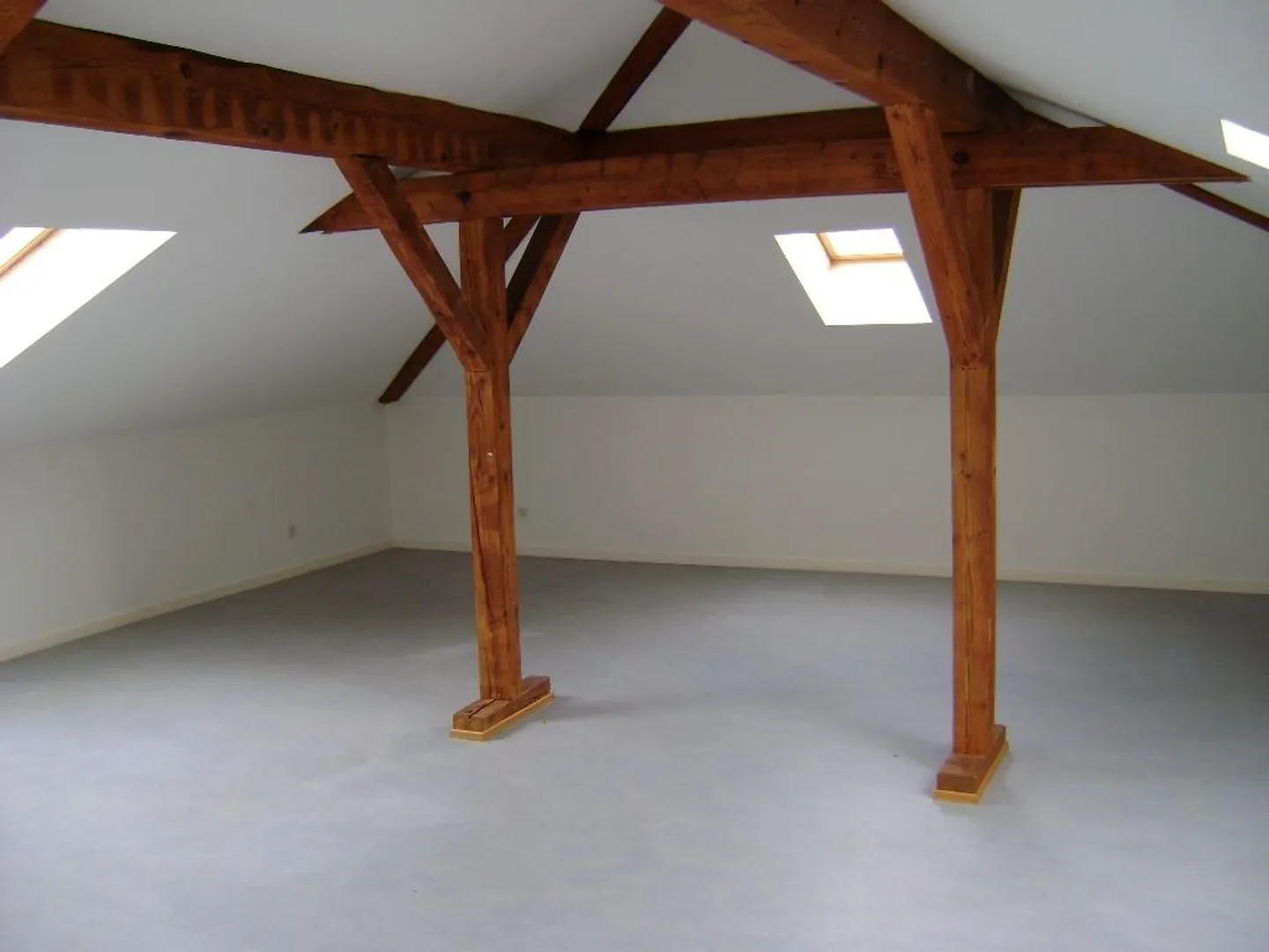 Well-kept apartment with attic - Photo 7 of 8