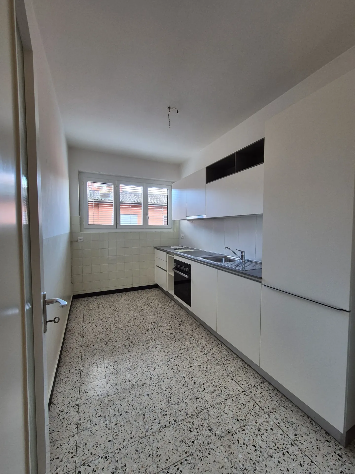 MENDRISIO - APPARTEMENT DE 2,5 CHAMBRES À LOUER - Photo 3 sur 5