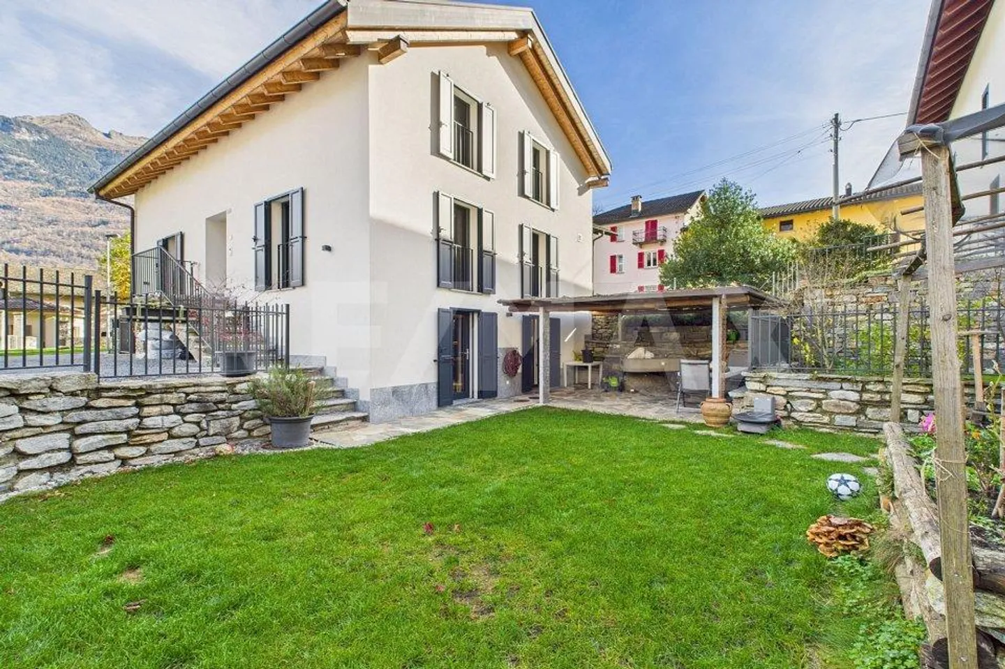 Einfamilienhaus von neuem Bau Eleganz Komfort und moderne Technologie - Foto 4 von 13