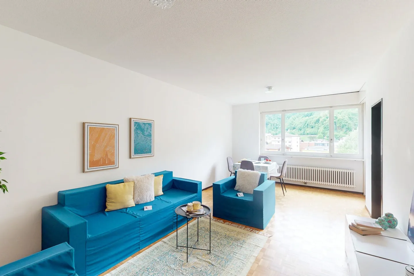 Appartement lumineux de 2,5 pièces avec balcon, piscine et courts de tennis - Photo 3 sur 9