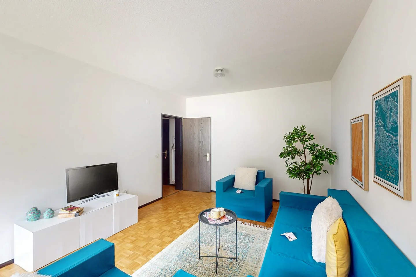 Appartement lumineux de 2,5 pièces avec balcon, piscine et courts de tennis - Photo 4 sur 9