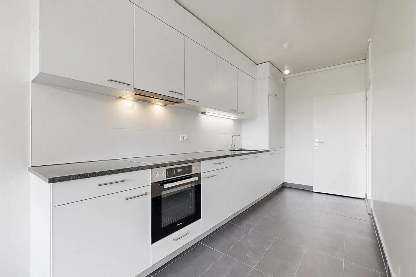 Bright 4-Room Apartment in Chêne-Bougeries - Photo 1 of 8