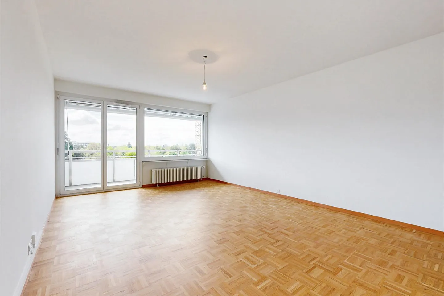 Bright 4-Room Apartment in Chêne-Bougeries - Photo 3 of 8