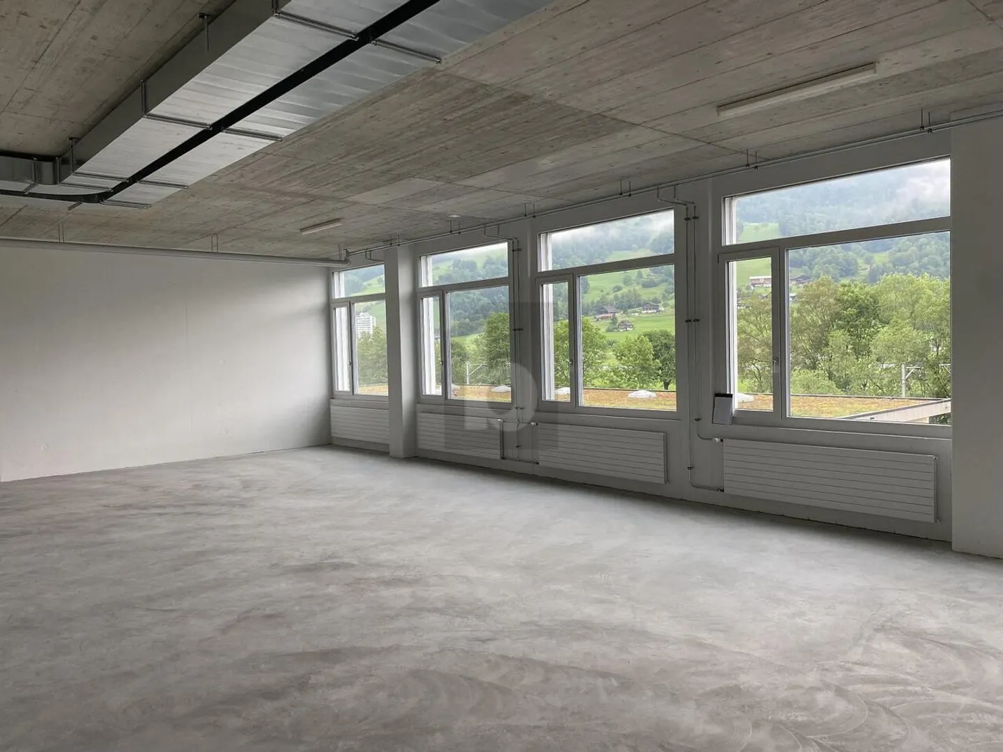 MODERN, GROSSZÜGIG UND ZENTRAL - Foto 2 von 6