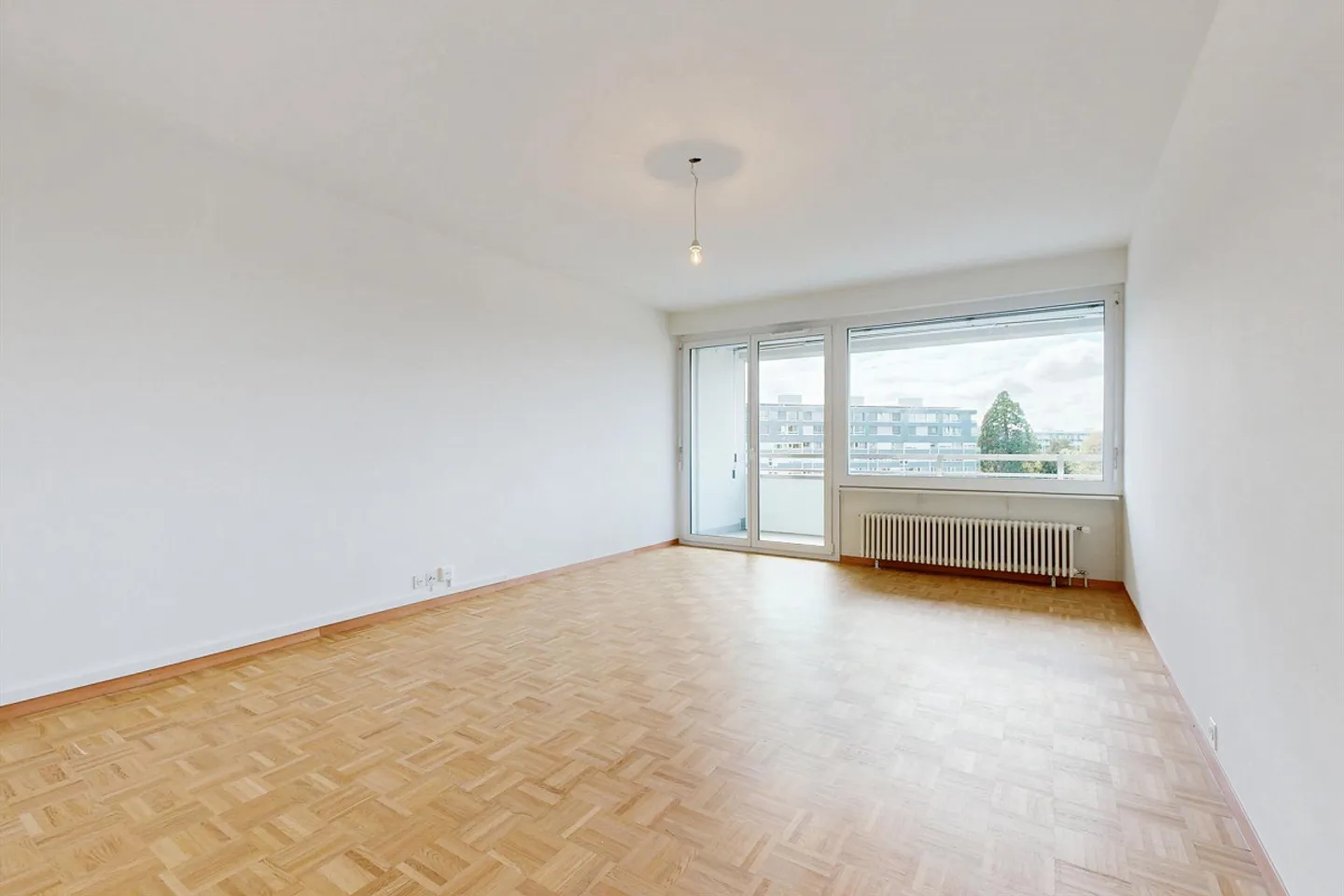 Bright 4-Room Apartment in Chêne-Bougeries - Photo 4 of 8