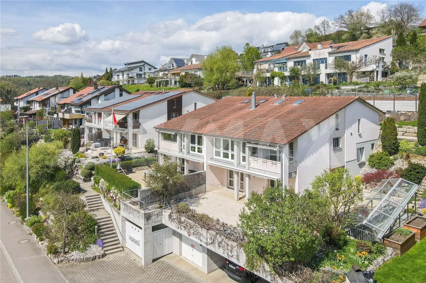 Superbes vues ! Maison familiale double de 5,5 pièces avec galerie et vue lointaine - Photo 1 sur 13