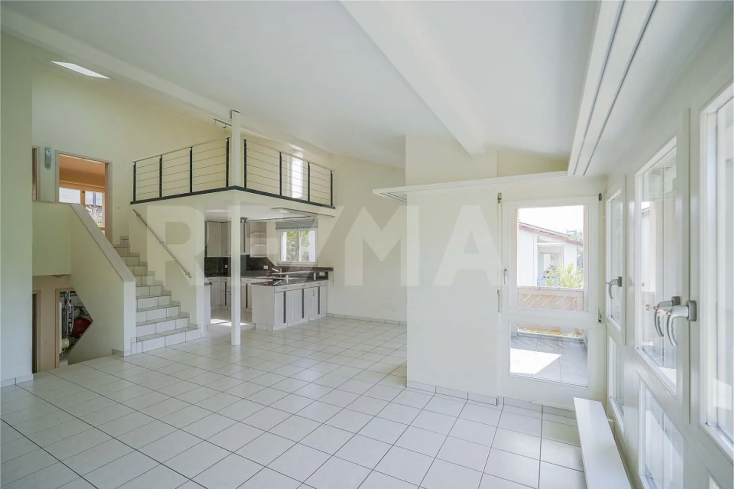 Superbes vues ! Maison familiale double de 5,5 pièces avec galerie et vue lointaine - Photo 2 sur 13