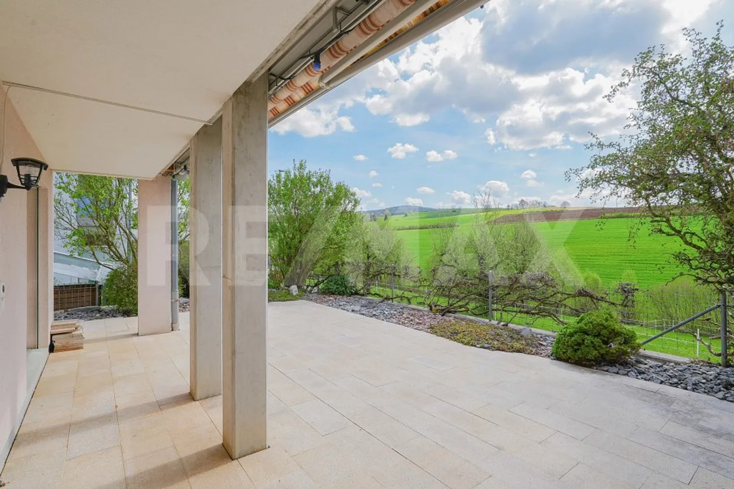 Superbes vues ! Maison familiale double de 5,5 pièces avec galerie et vue lointaine - Photo 3 sur 13