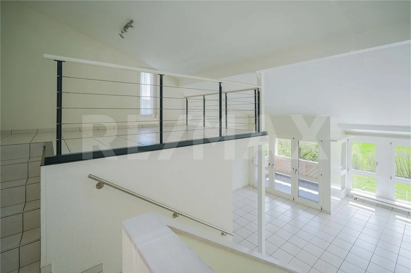Superbes vues ! Maison familiale double de 5,5 pièces avec galerie et vue lointaine - Photo 6 sur 13