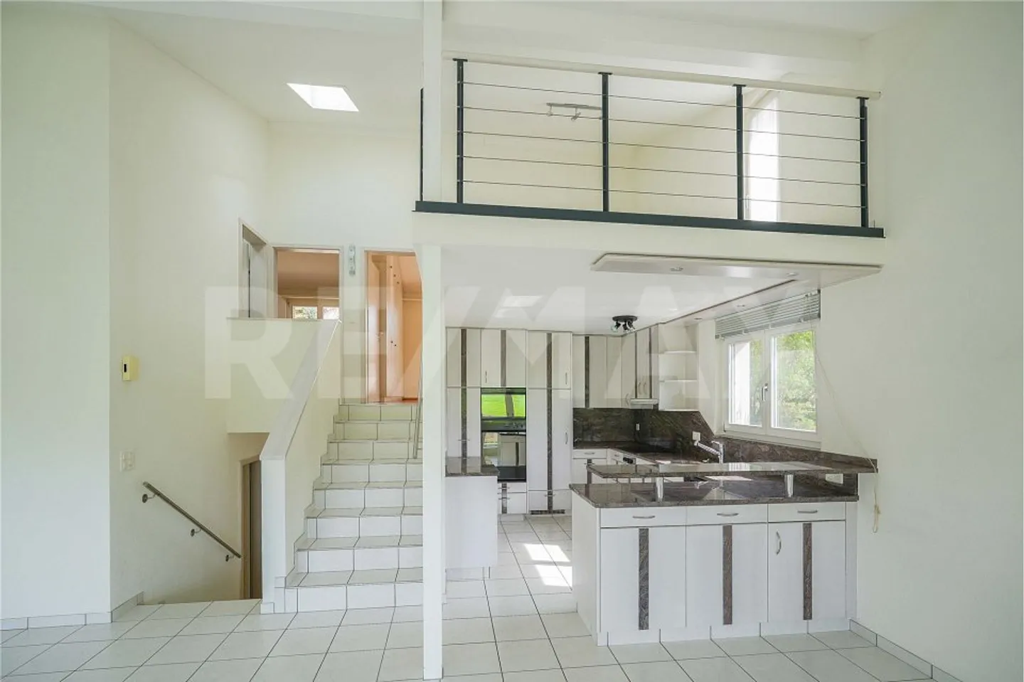 Superbes vues ! Maison familiale double de 5,5 pièces avec galerie et vue lointaine - Photo 9 sur 13