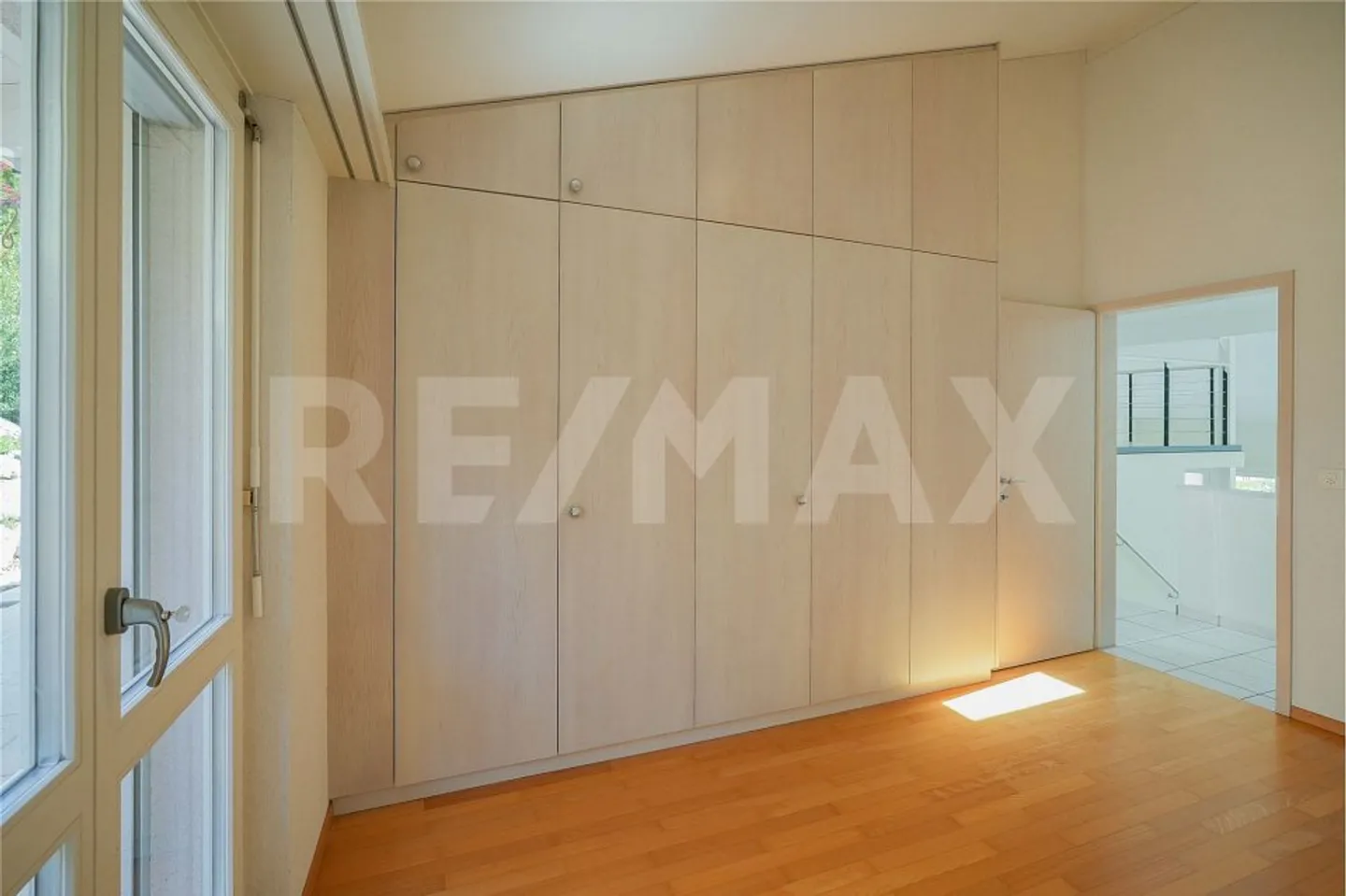 Superbes vues ! Maison familiale double de 5,5 pièces avec galerie et vue lointaine - Photo 12 sur 13