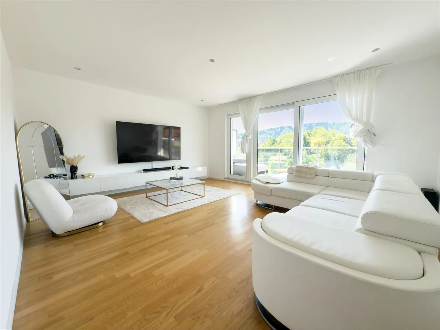 Ihr Friedhof der Ruhe: Moderne und Elegante Villa - Foto 2 von 16