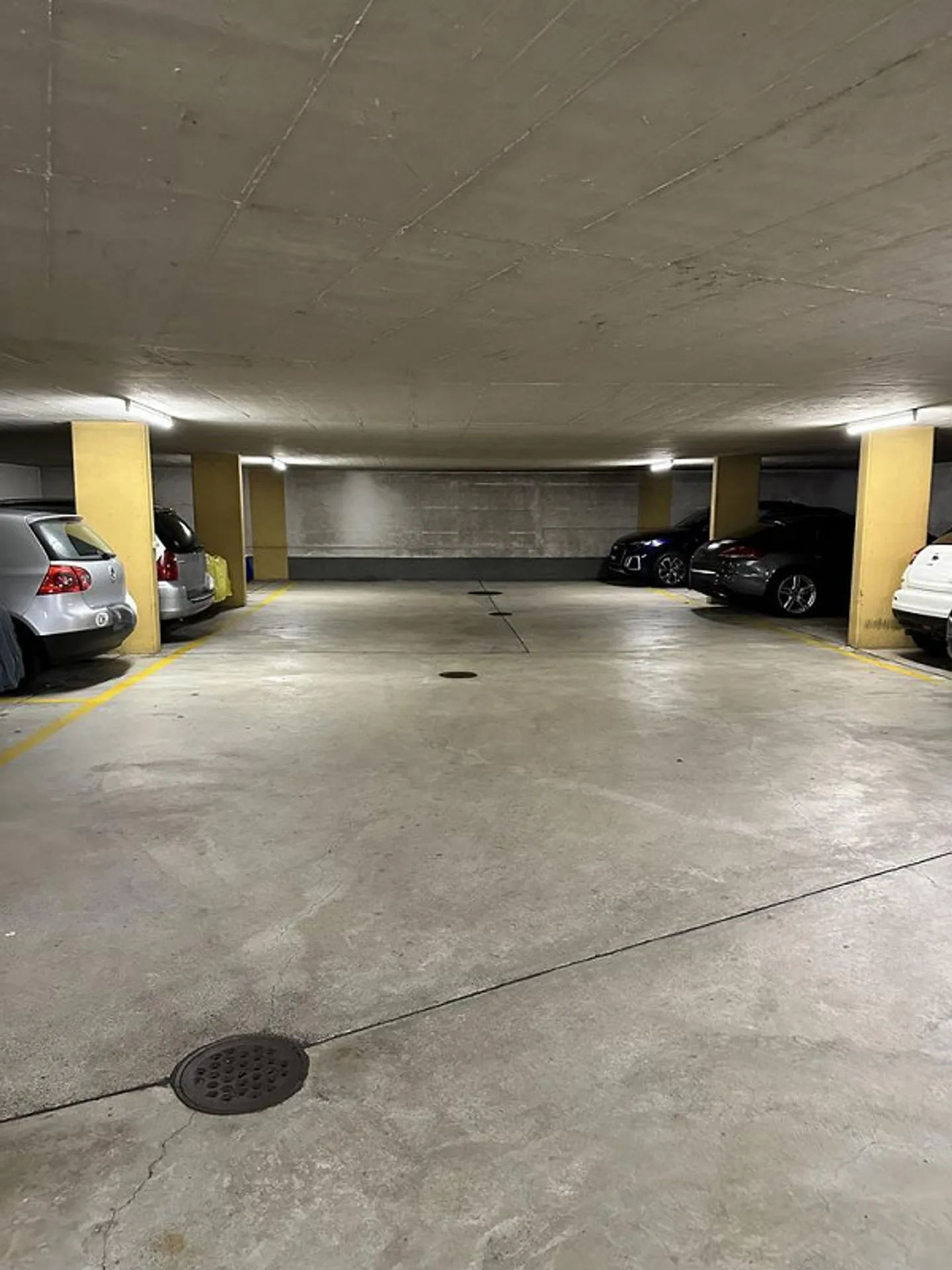 Place de parking souterrain - Photo 3 sur 4