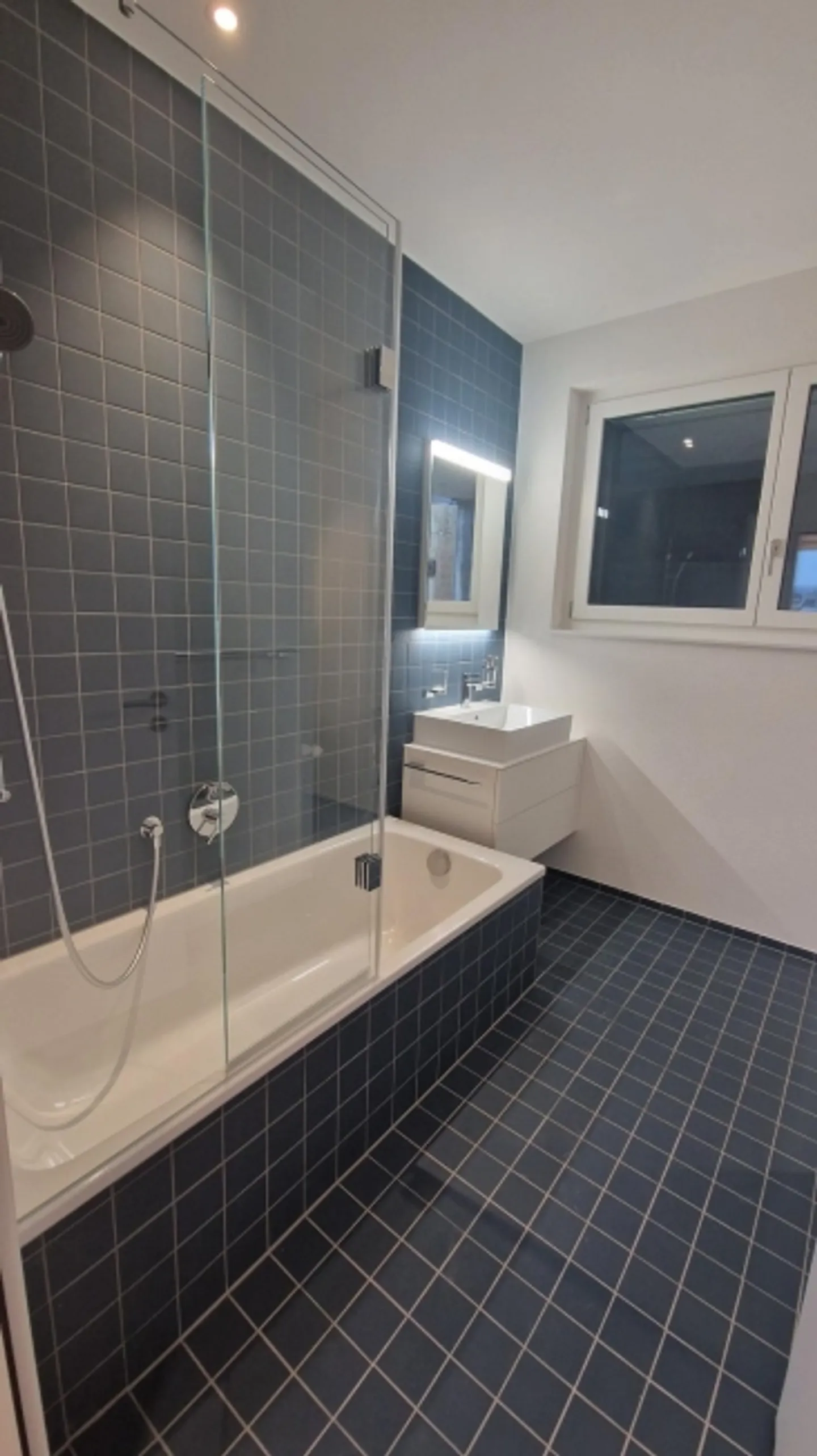 PREMIÈRE LOCATION NOUVEAU BÂTIMENT - Photo 7 sur 13