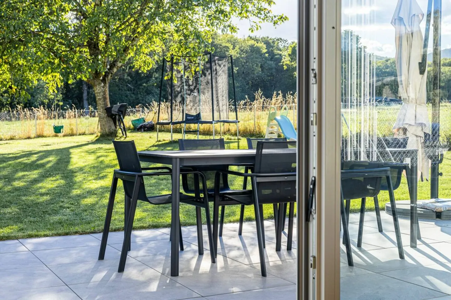 Villa contemporanea a Bière - Foto 3 di 28