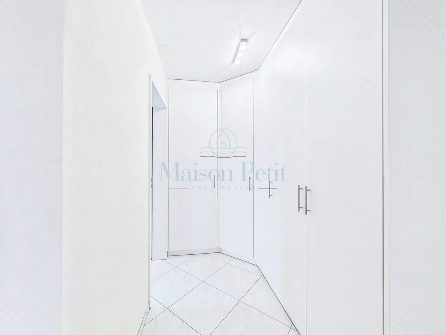 Attic Feeling in Bubikon - bright, central, including sunsets - Photo 10 of 12