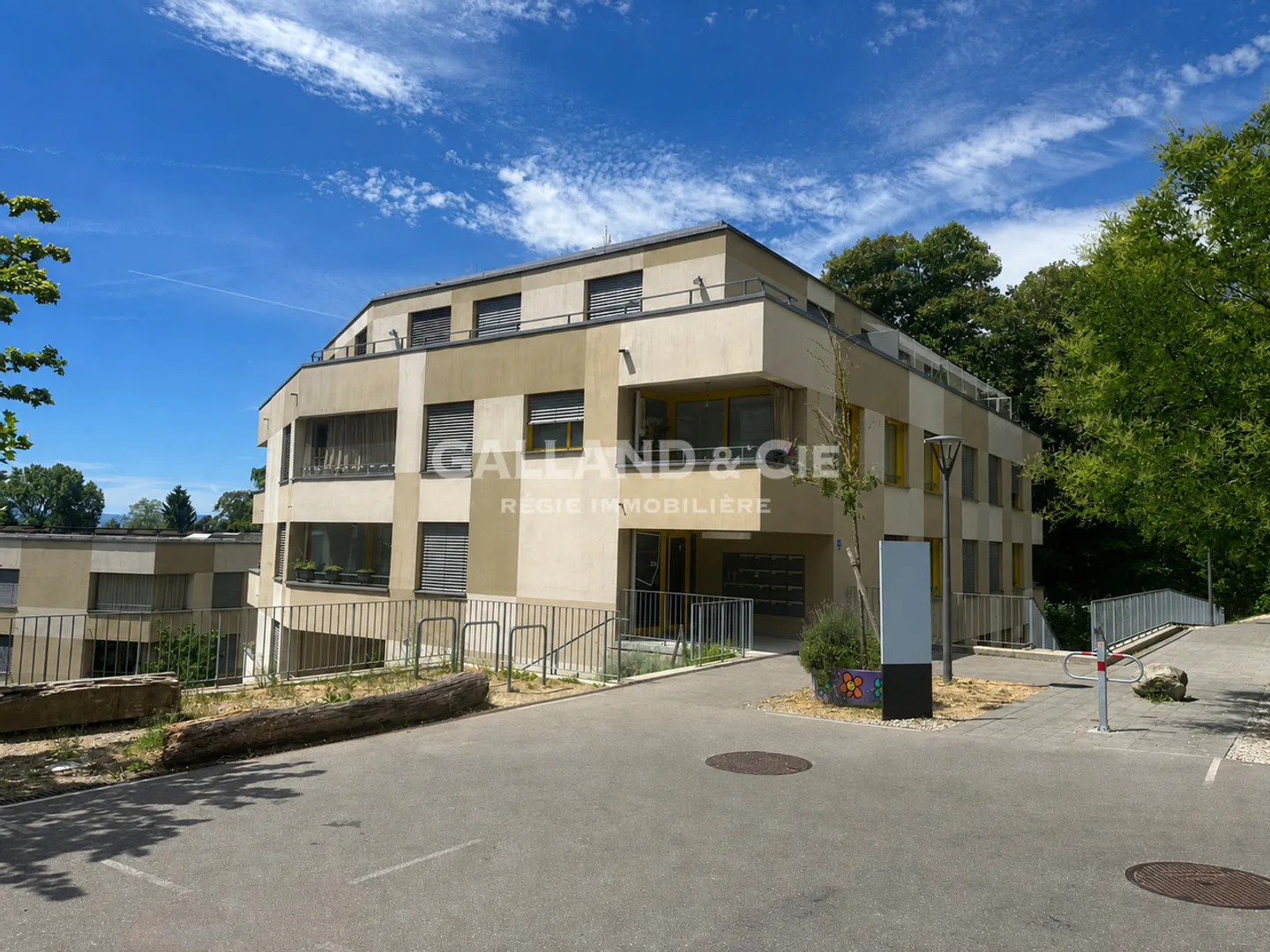 Edificio ad uso misto in vendita - Foto 4 di 10