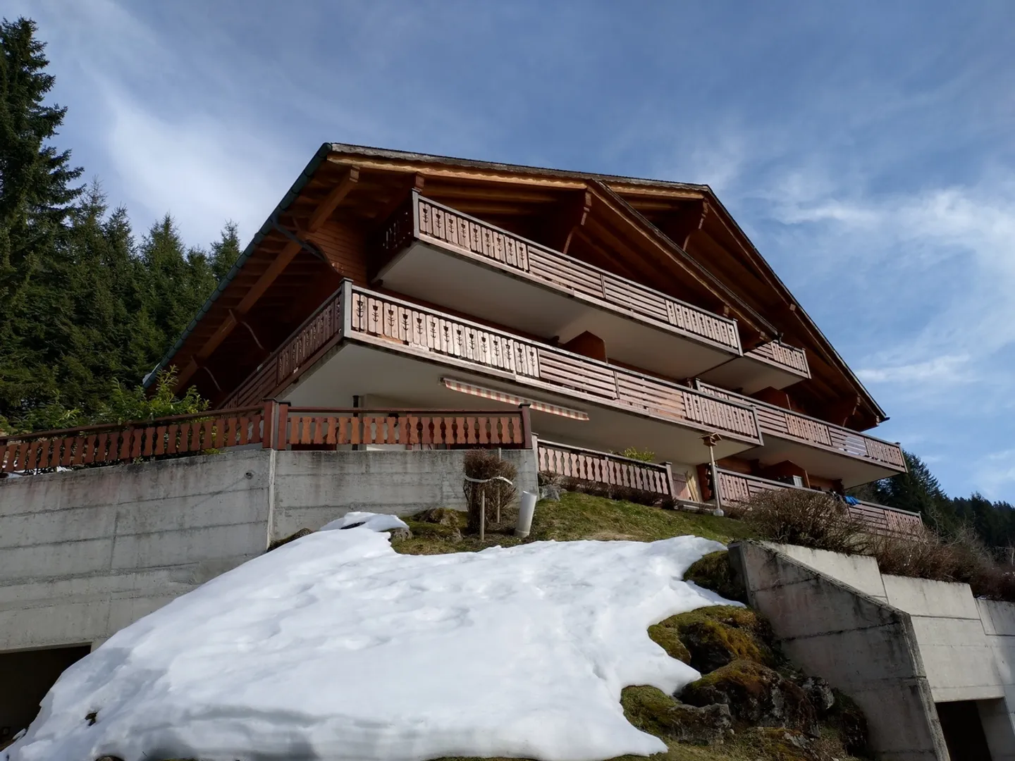 Charmant appartement 3,5 pièces avec agréable terrasse et jardin - Photo 2 sur 11
