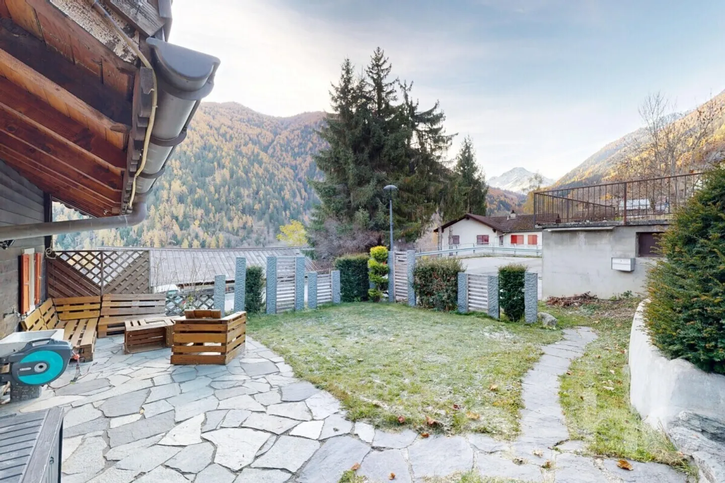 Exclusive Chalet on three levels with garden - Photo 5 of 12