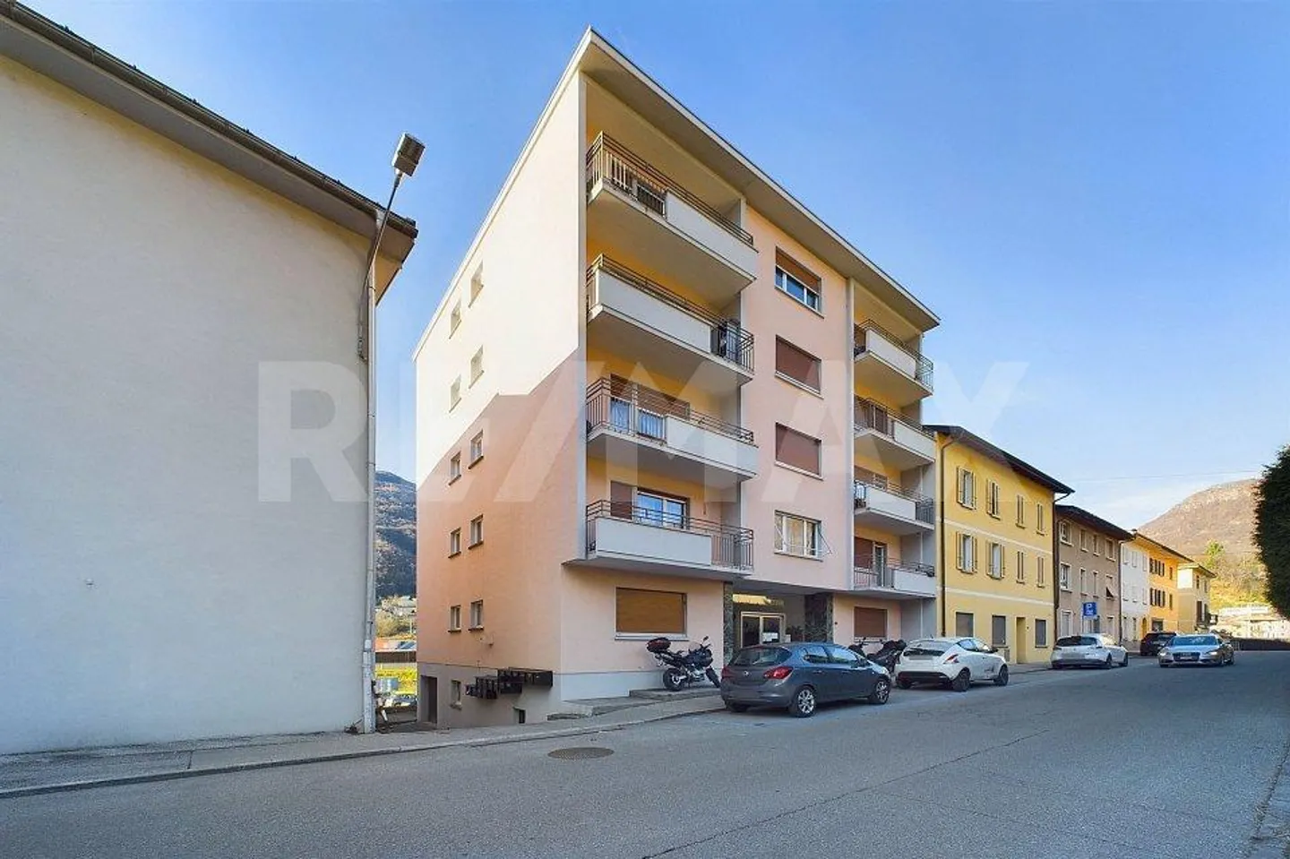 Appartement de 2 ½ pièces avec belle vue et excellent rendement - Photo 1 sur 13