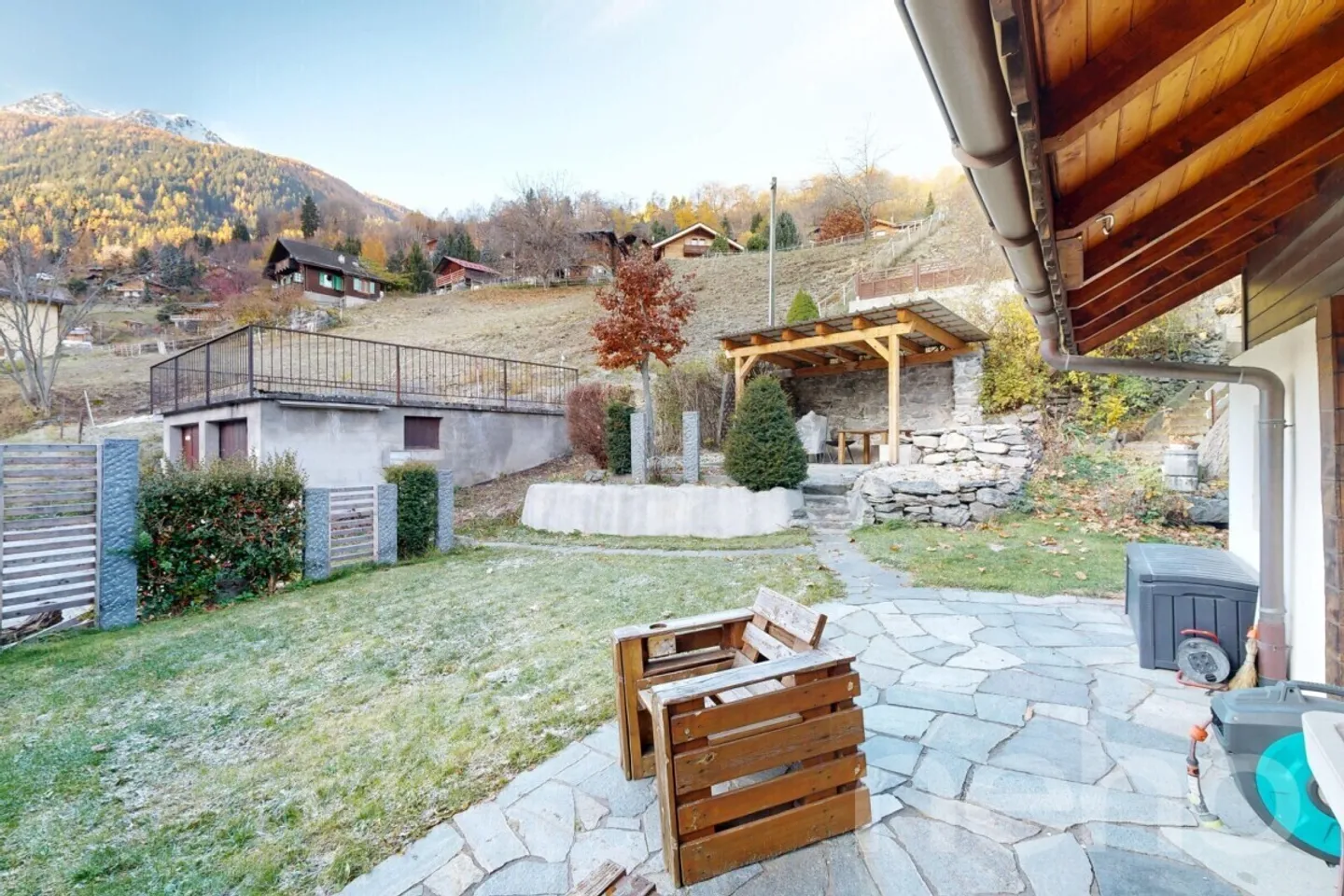 Exclusive Chalet on three levels with garden - Photo 8 of 12