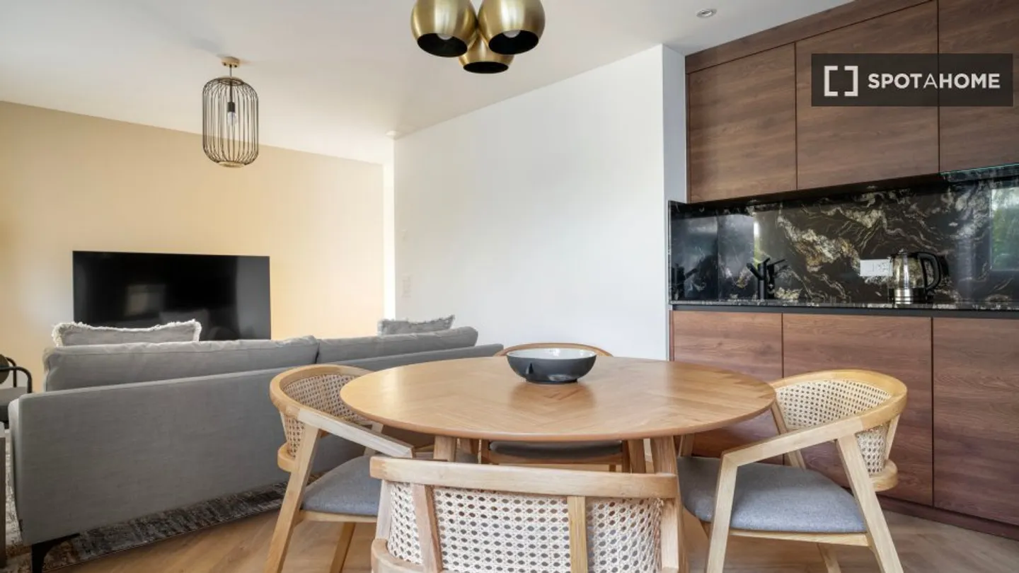 Discover, visit, and rent your new home online with complete confidence. - Photo 2 of 12