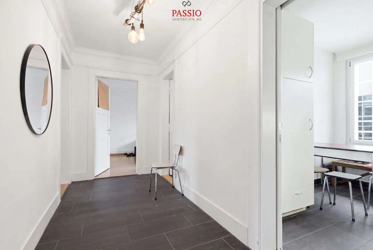Old Building Charm in Bern - 3-Room Apartment with Generous Balcony - Photo 3 of 15