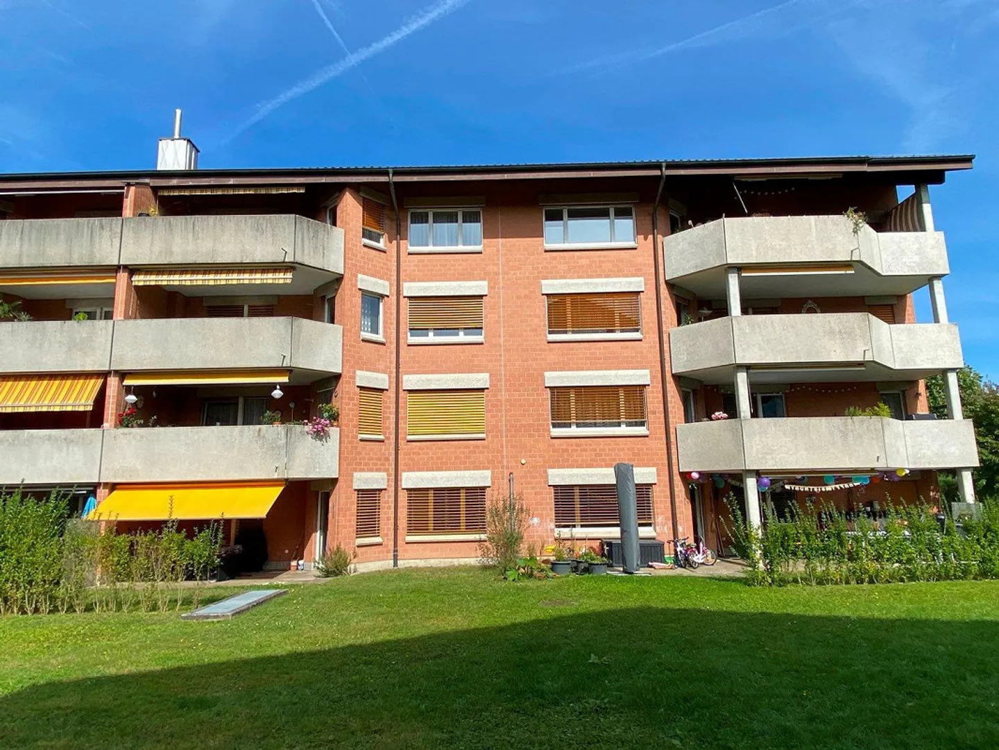 Family apartment with private laundry room - Photo 1 of 7